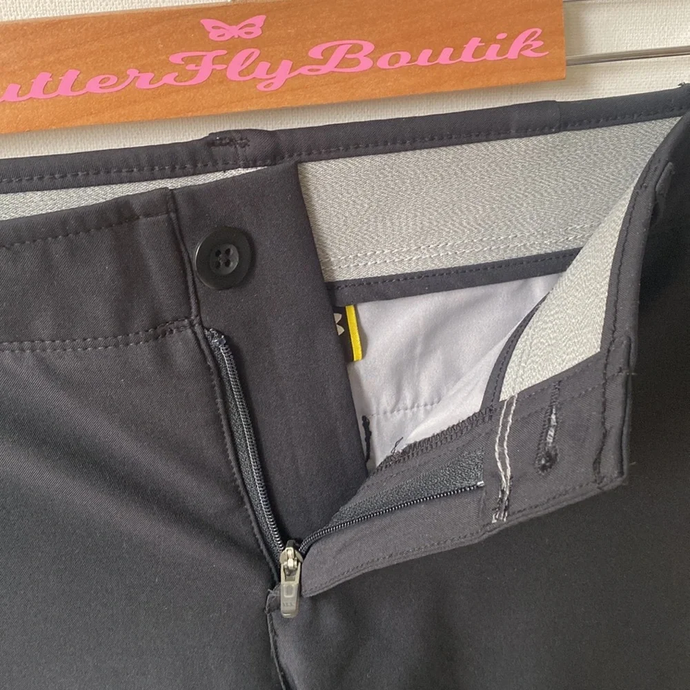 (A6) Under Armor Black Button Fly‎ split hem Fitted shorts, Size S